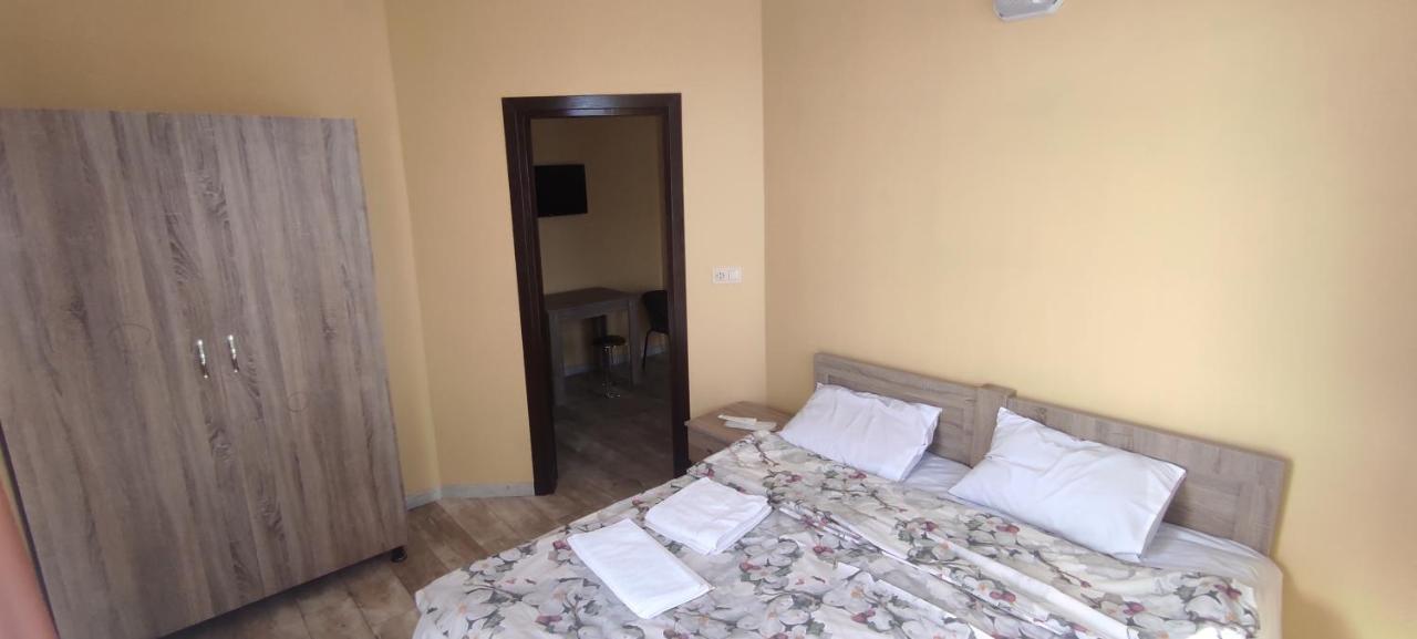 Femily Hotel In Batumi Mareti Str 2 Exteriér fotografie