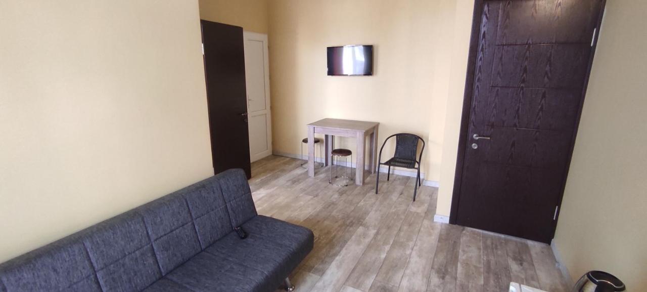 Femily Hotel In Batumi Mareti Str 2 Exteriér fotografie