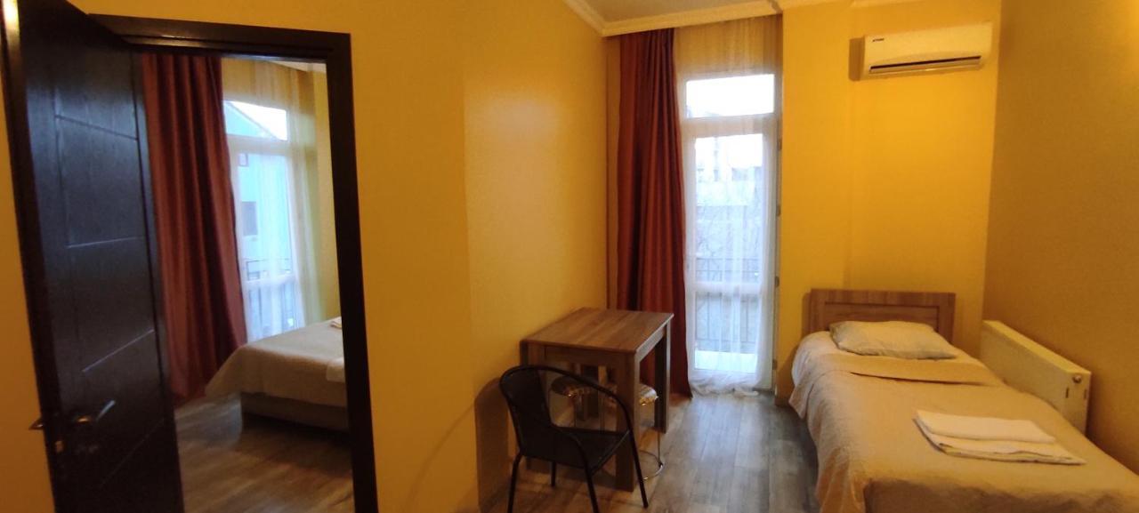 Femily Hotel In Batumi Mareti Str 2 Exteriér fotografie