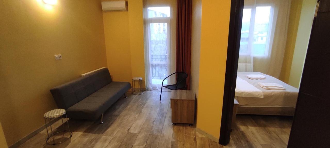 Femily Hotel In Batumi Mareti Str 2 Exteriér fotografie