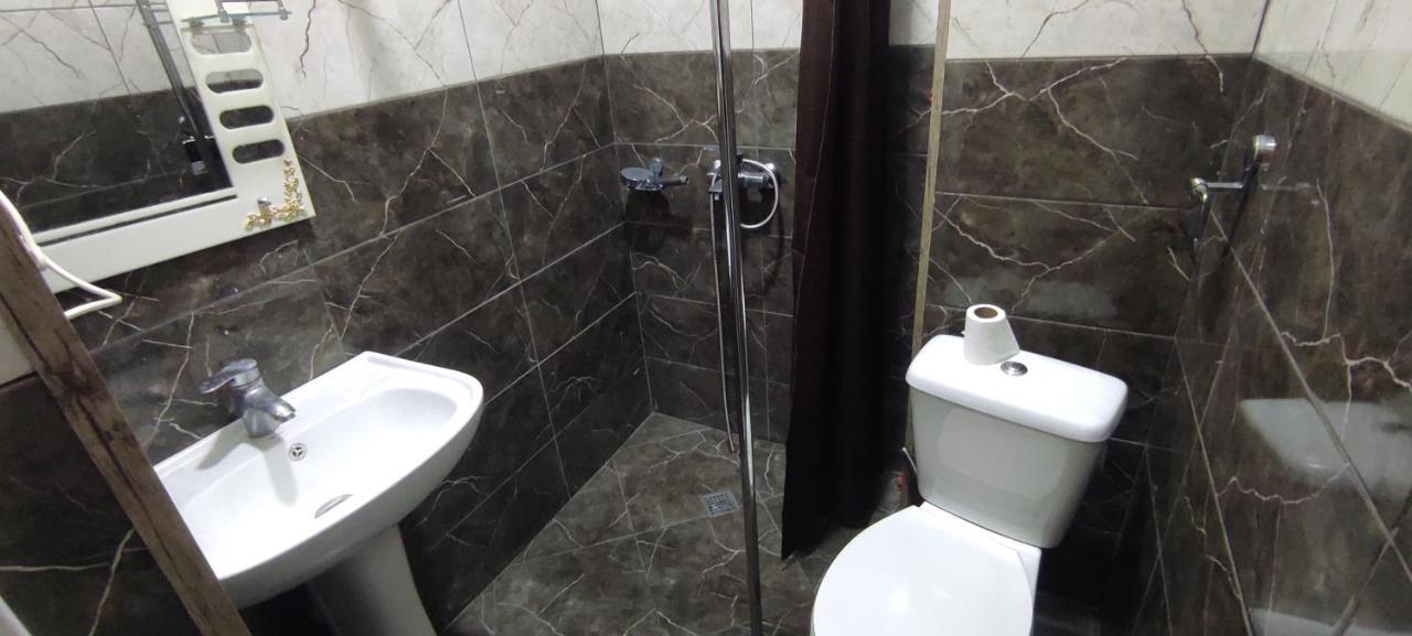 Femily Hotel In Batumi Mareti Str 2 Exteriér fotografie