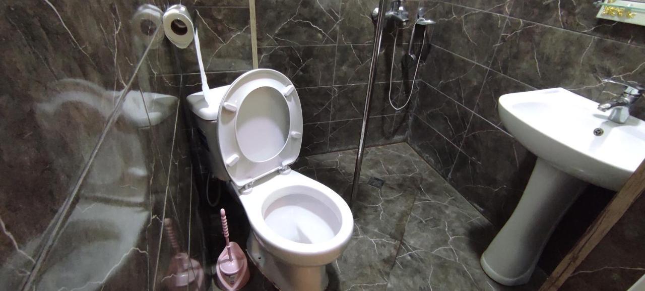 Femily Hotel In Batumi Mareti Str 2 Exteriér fotografie