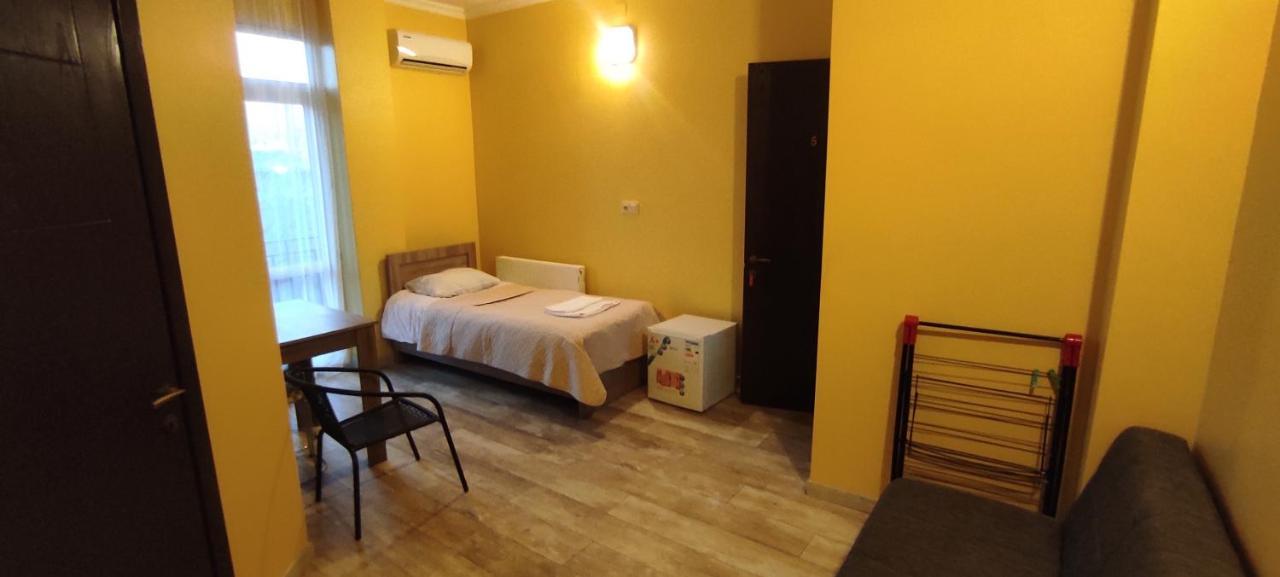 Femily Hotel In Batumi Mareti Str 2 Exteriér fotografie