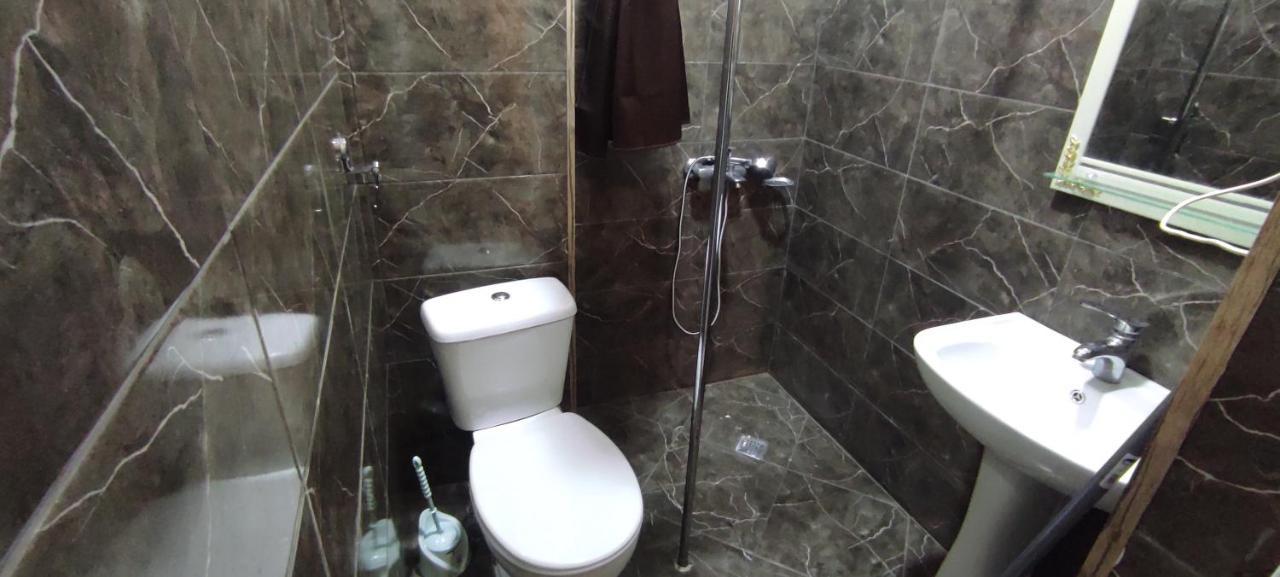 Femily Hotel In Batumi Mareti Str 2 Exteriér fotografie