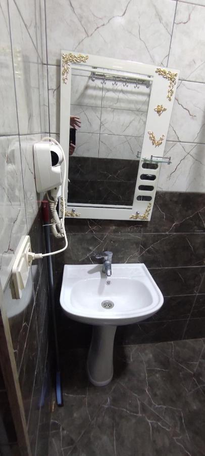 Femily Hotel In Batumi Mareti Str 2 Exteriér fotografie