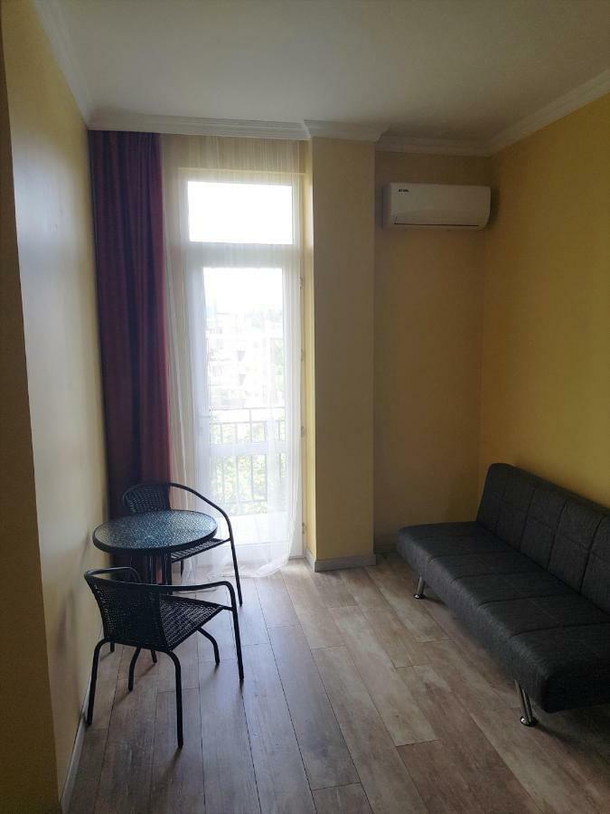 Femily Hotel In Batumi Mareti Str 2 Exteriér fotografie